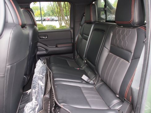 Used 2023 Nissan Frontier PRO-4X w/ Pro-4X Premium Package AWD/4WD image 19