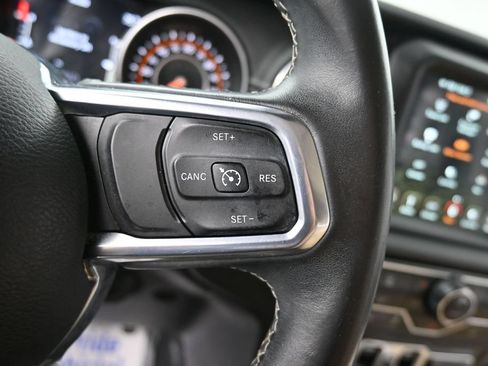 Used 2018 Jeep Wrangler Unlimited Sahara AWD/4WD image 30