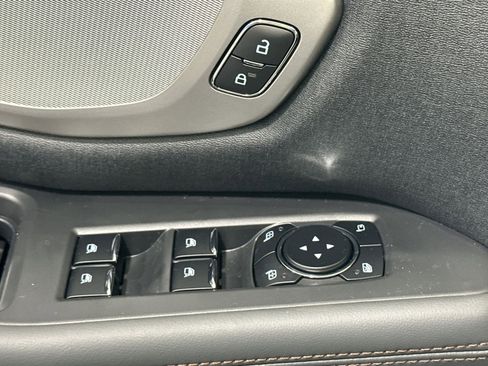 New 2025 Ford Expedition Active image 16