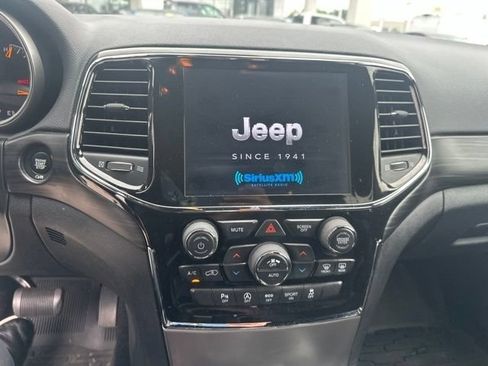 Used 2021 Jeep Grand Cherokee Laredo X AWD/4WD image 12