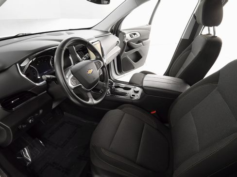Used 2021 Chevrolet Traverse LT image 12