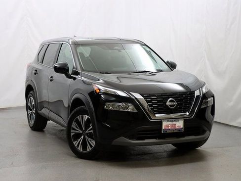 Used 2023 Nissan Rogue SV image 1