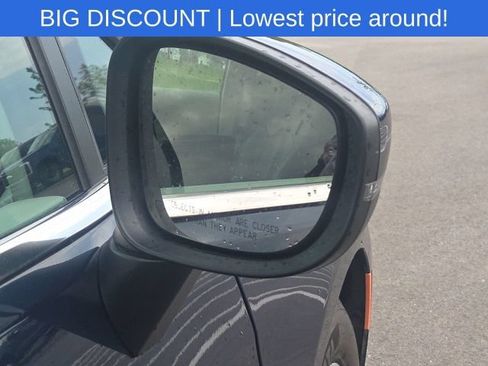 Used 2023 Chrysler Pacifica Touring-L FWD image 7