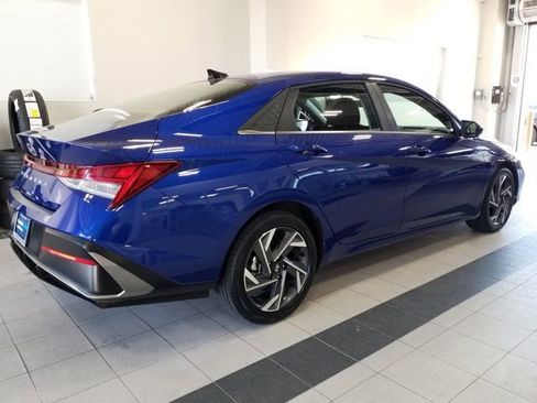 Certified 2025 Hyundai Elantra SEL w/ Cargo Package image 19