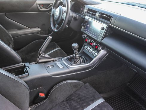 Used 2023 Toyota GR86 Premium w/ ALL Weather Mat Package (TMS) image 17