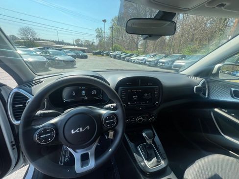 Used 2025 Kia Soul LX w/ LX Technology Package image 28
