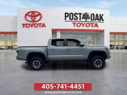 Used 2021 Toyota Tacoma TRD Off-Road w/ TRD Premium Off Road Package AWD/4WD image 11