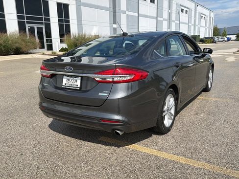 Used 2018 Ford Fusion SE FWD image 5