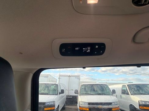 Used 2018 Chrysler Pacifica Touring-L Plus FWD image 28