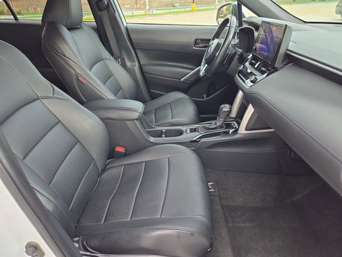 Used 2023 Toyota Corolla Cross AWD Hybrid image 30