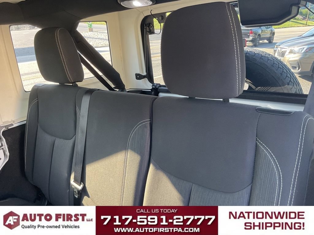 Used 2018 Jeep Wrangler Unlimited Sahara AWD/4WD image 10