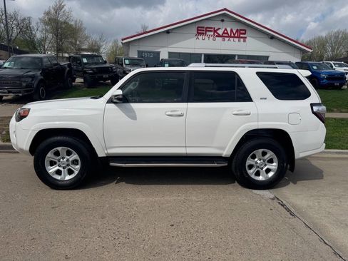 Used 2016 Toyota 4Runner SR5 Premium AWD/4WD image 2