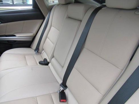 Used 2015 Honda Crosstour EX-L image 17