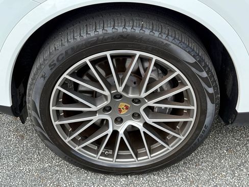 Used 2023 Porsche Cayenne Platinum Edition AWD/4WD image 42