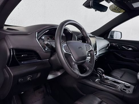 Used 2023 Chevrolet Traverse RS FWD image 14