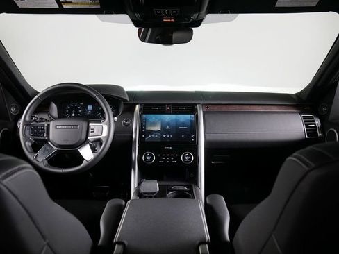 Used 2025 Land Rover Discovery Dynamic SE AWD/4WD image 4