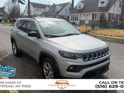 Used 2025 Jeep Compass Trailhawk AWD/4WD image 4