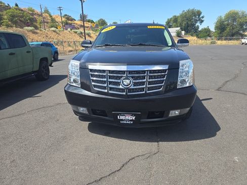 Used 2011 Cadillac Escalade Luxury AWD/4WD image 2