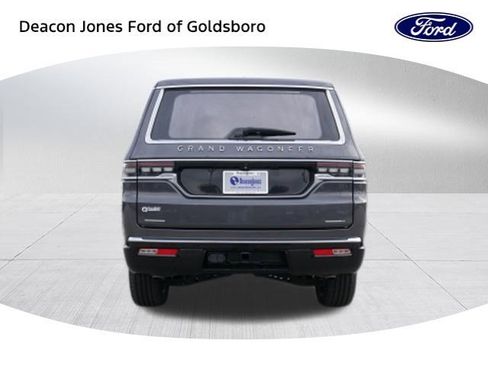 Used 2022 Jeep Grand Wagoneer Series III image 4