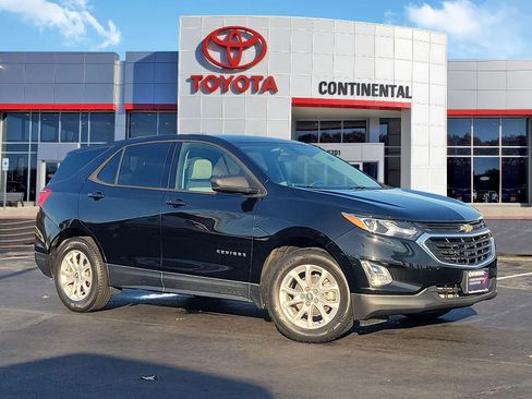 Used 2019 Chevrolet Equinox LS w/ LS Convenience Package image 2