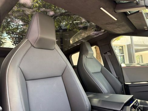 Used 2025 Tesla Cybertruck AWD Crew Cab image 28