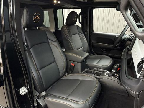 Used 2025 Jeep Wrangler Unlimited Sahara w/ Safety Group image 39