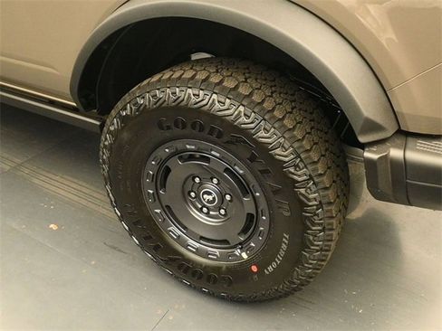 New 2025 Ford Bronco Badlands image 9