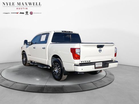 Used 2021 Nissan Titan SV w/ SV Convenience Package RWD image 14
