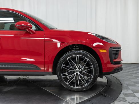 Used 2025 Porsche Macan image 11