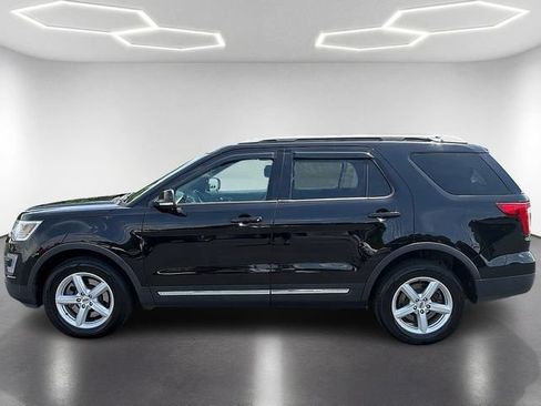 Used 2017 Ford Explorer XLT w/ Equipment Group 202A AWD/4WD image 9