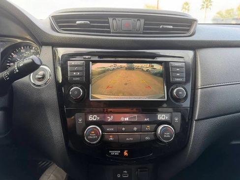 Used 2019 Nissan Rogue SV AWD/4WD image 18