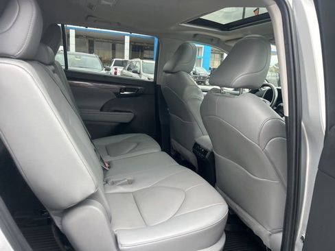 Used 2023 Toyota Highlander Limited image 33