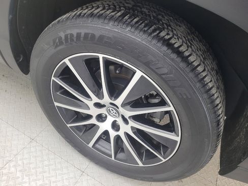 Used 2018 Toyota Highlander SE image 31