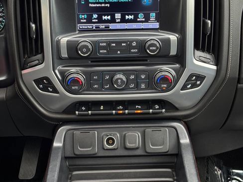 Used 2018 GMC Sierra 1500 SLT w/ SLT Preferred Package AWD/4WD image 24
