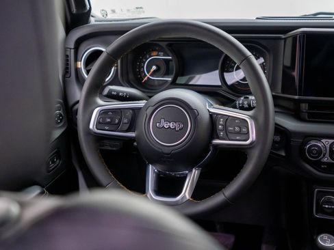 Used 2024 Jeep Wrangler Unlimited Sahara AWD/4WD image 12