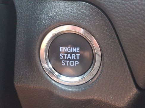 Used 2022 Toyota RAV4 XLE AWD/4WD image 22