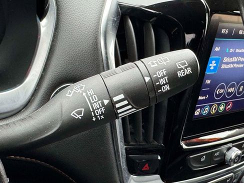 Used 2021 Chevrolet Traverse LT image 23