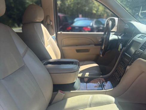 Used 2013 Cadillac Escalade ESV Premium image 17