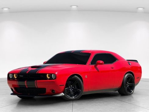 Used 2019 Dodge Challenger R/T Scat Pack w/ Scat Pack Stripe RWD image 2