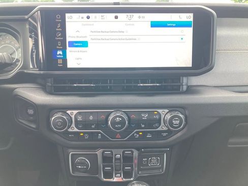 New 2025 Jeep Gladiator Sport image 18