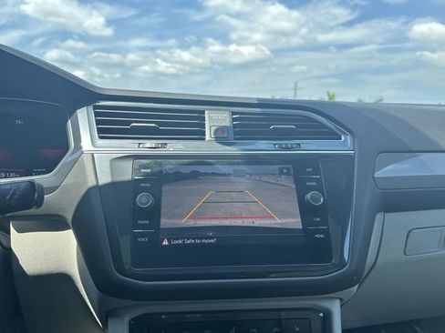 Used 2021 Volkswagen Atlas Cross Sport SE w/ Panoramic Sunroof Package image 24