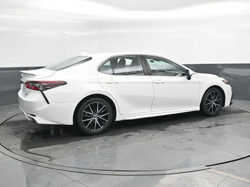 Used 2021 Toyota Camry SE w/ Carpet Mat Package (TMS) image 4