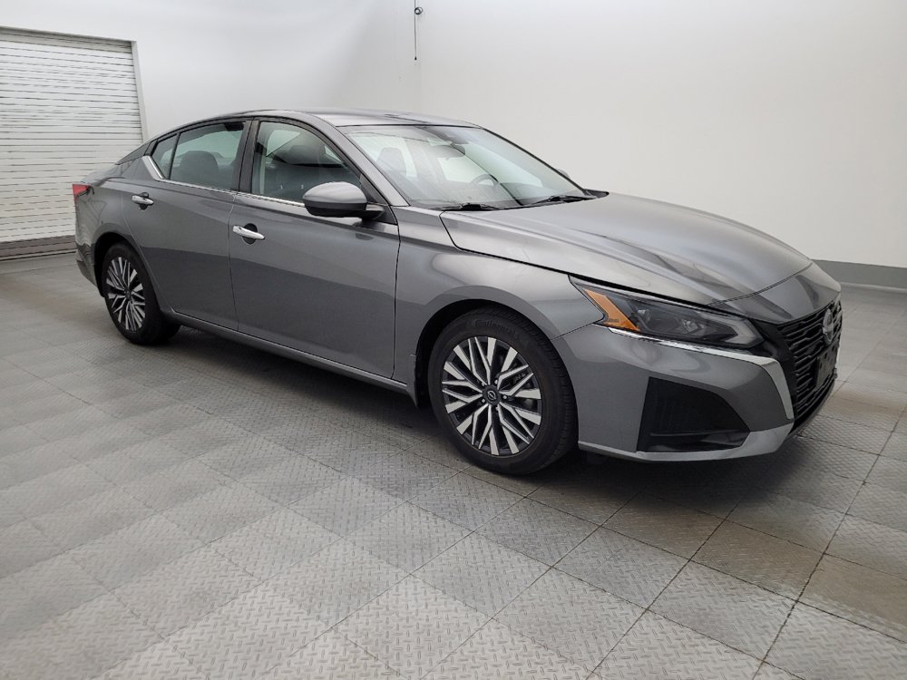 Used 2023 Nissan Altima 2.5 SV FWD image 11