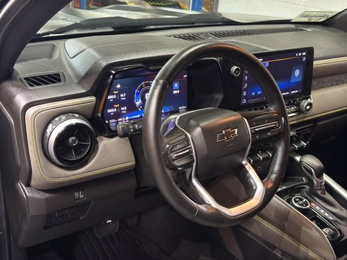 Used 2025 Chevrolet Colorado ZR2 w/ Midnight Edition AWD/4WD image 18