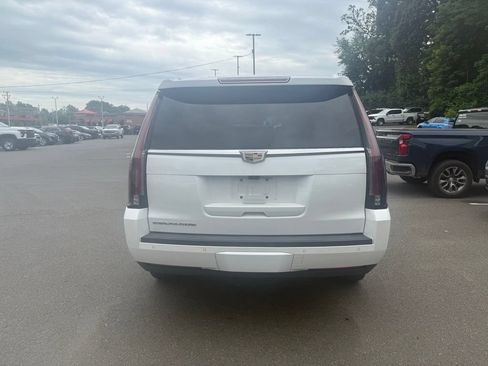 Used 2018 Cadillac Escalade Luxury AWD/4WD image 4