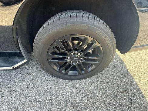 Used 2023 Ford Expedition XLT RWD image 34