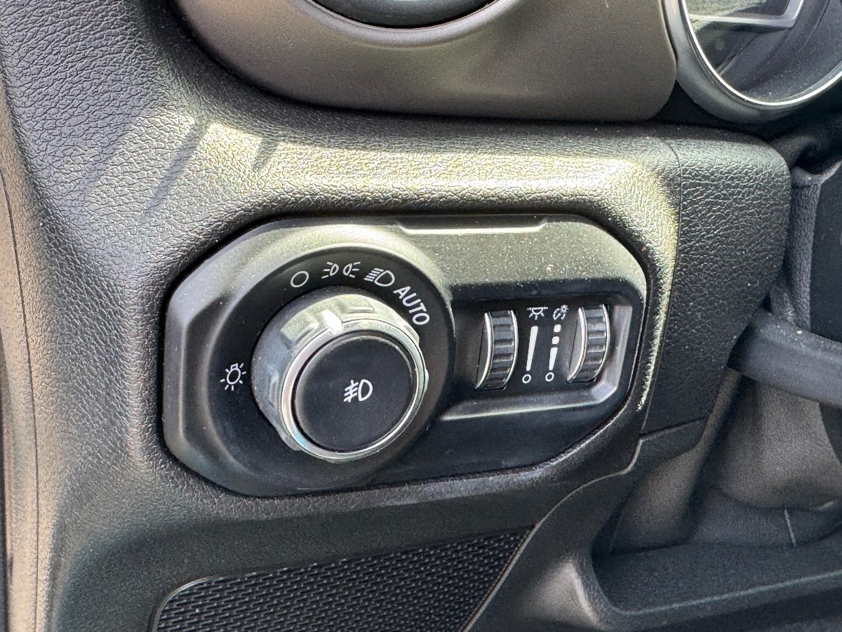 Used 2020 Jeep Wrangler Unlimited Sport AWD/4WD image 28