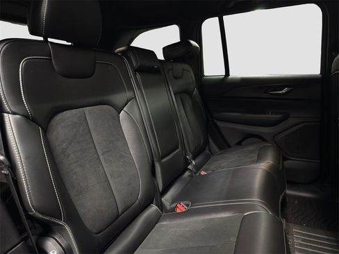 Used 2024 Jeep Grand Cherokee Altitude image 15