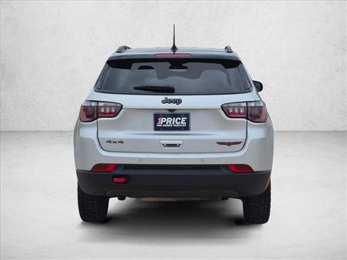 Used 2025 Jeep Compass Trailhawk AWD/4WD image 7