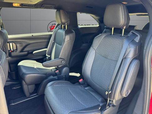 Certified 2025 Toyota Sienna Limited AWD/4WD image 18